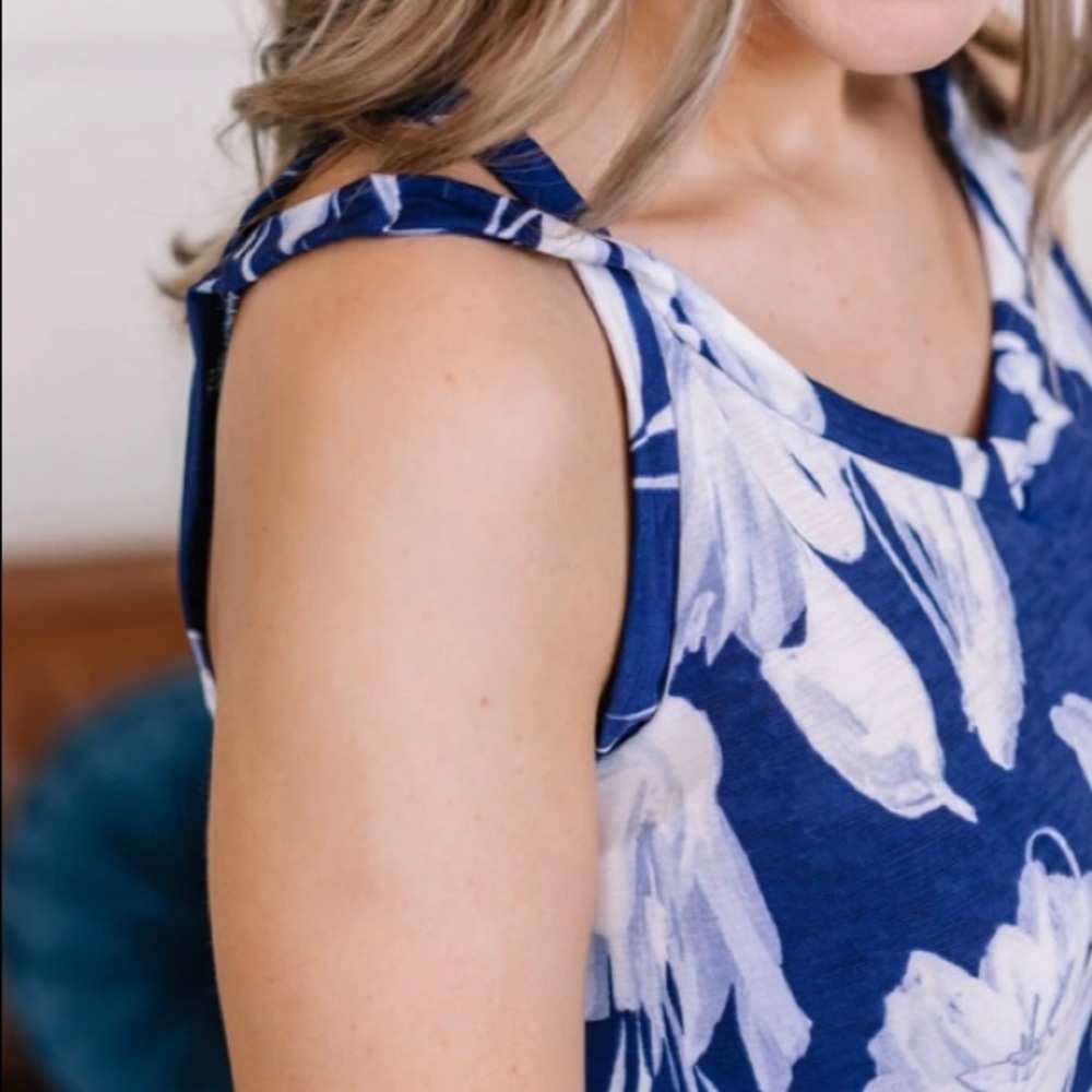 SET A DIFFERENT TONE BLUE FLORAL TANK TOP - NWOT